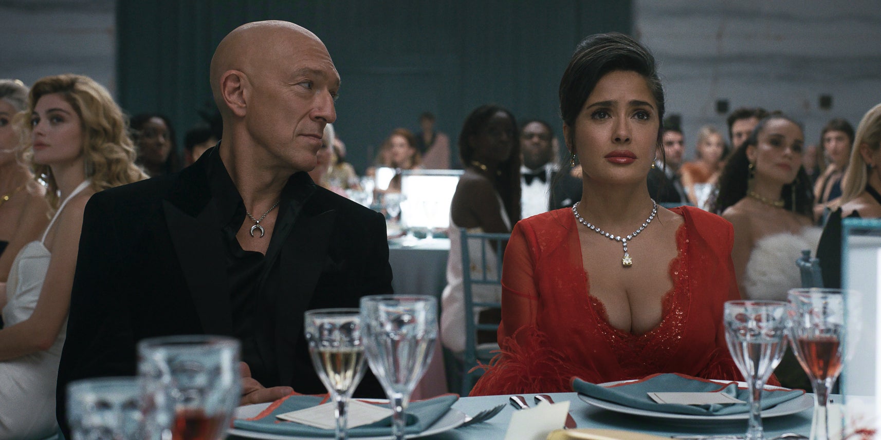 Salma Hayek Pinault et Vincent Cassel dans "Sacrifice" sur Netflix.

