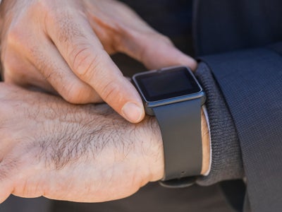 Insolite : renversé par une voiture, son Apple Watch lui sauve la vie