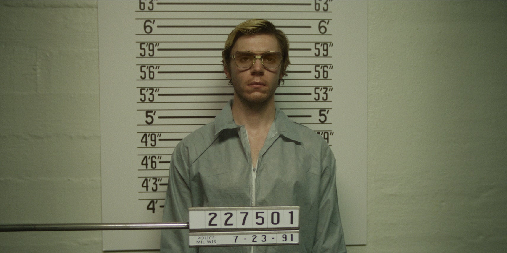 Evan Peters est Jeffrey Dahmer dans la série Netflix produite par Ryan Murphy, DAHMER - Monster: The Jeffrey Dahmer Story