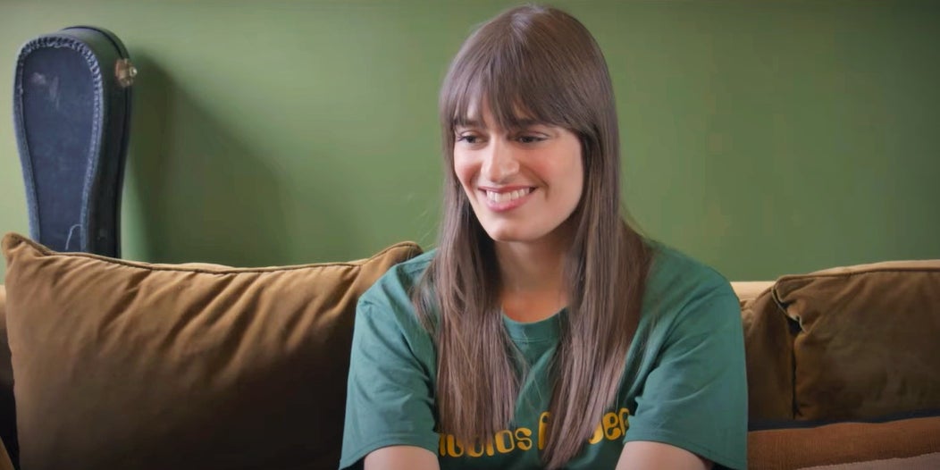 Clara Luciani dévoile ses failles et ses doutes dans ce documentaire Prime Video.