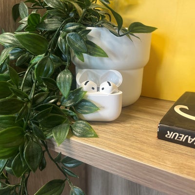 Test des AirPods 4 avec réduction active du bruit : le haut du panier des écouteurs ?