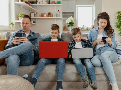 SFR Multi : faites des économies en regroupant vos abonnements chez SFR !