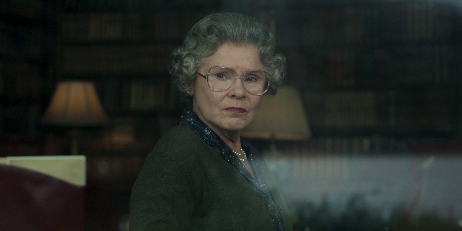 Imelda Staunton dans le rôle de la reine Elizabeth II pour la saison 5 de The Crown.