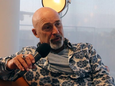 En vidéo : Vincent Lagaf' vole au secours des garagistes dans SOS Garage