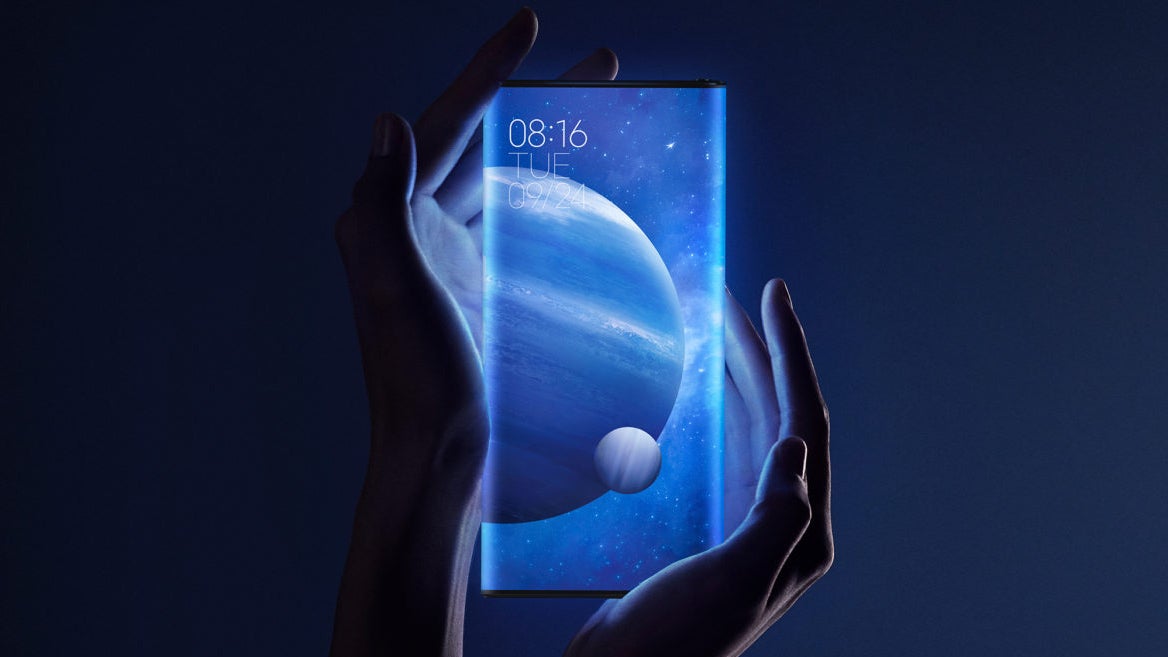 Ci-dessus, le Mi Mix Alpha et son écran faisant tout le tour de l'appareil. Ci-dessous, la vidéo d'un prétendu prototype de smartphone pliable signé Xiaomi.