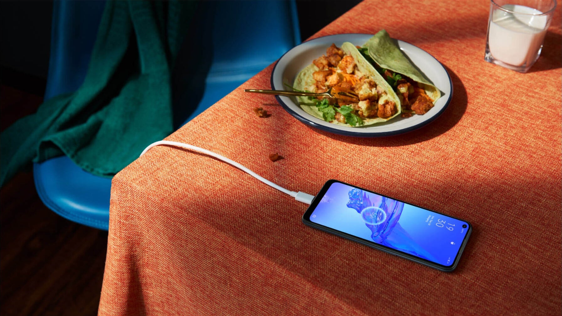 La batterie du OPPO A53s garantit une autonomie d'une journée sans recharge