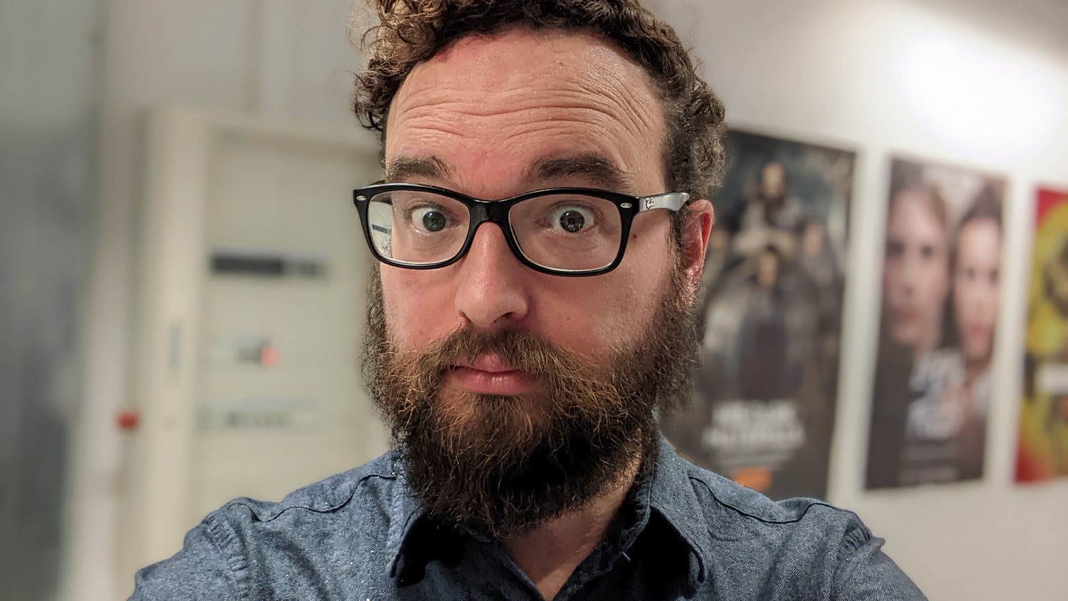 Mais le mode Portrait reste plus efficace pour les humains, même ceux à l'air étonné