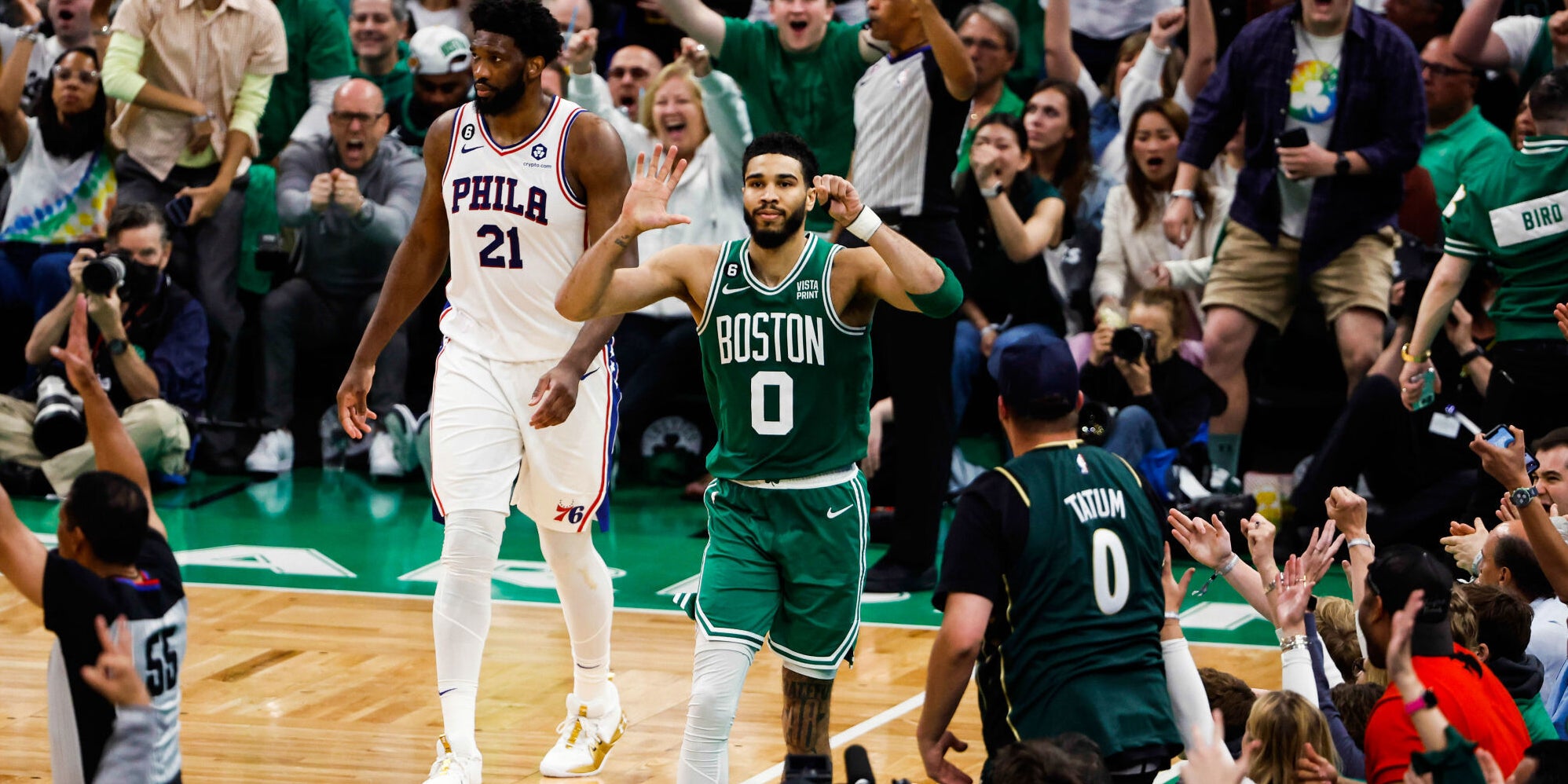 Jayson Tatum, ailier fort des Boston Celtics, célébrant son 50e point inscrit dans le game 7 face aux 76ers, le 14 mai dernier au TD Garden (Boston).