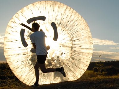 Zorbing : c’est quoi ce sport fun et mystérieux ?