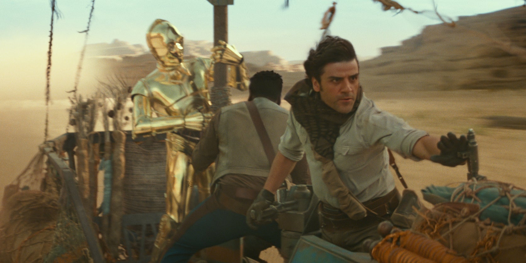 Poe, Finn et C3P0 tentent d'échapper aux Stormtroopers dans Star Wars : L'Ascension de Skywalker.