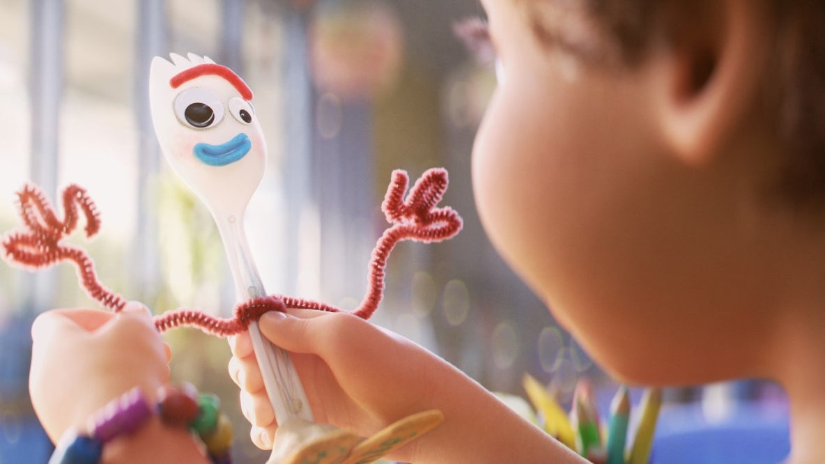 Voici Fourchette, le nouveau jouet qui rejoint le casting de Toy Story 4. Voici Fourchette, le nouveau jouet qui rejoint le casting de Toy Story 4.