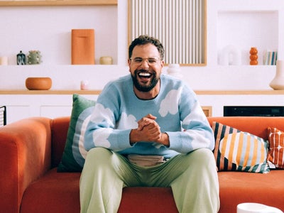 DANS 5 ANS : Hakim Jemili fait un bon dans le temps sur Canal+