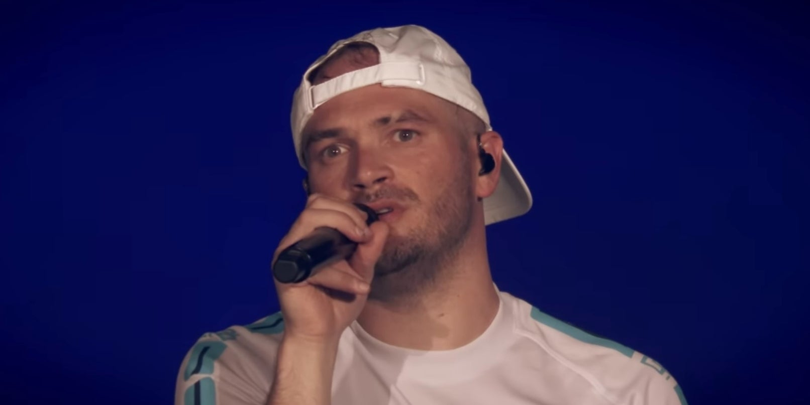 JUL interprète Sous la lune en live au Vélodrome, un concert diffusé sur Deezer