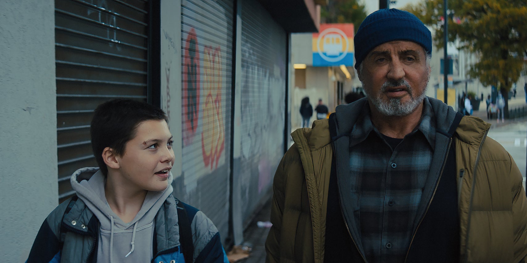 Sylvester Stallone vous attend, en compagnie de Javon "Wanna" Walton dans "Le Samaritain", bientôt sur Prime Video.