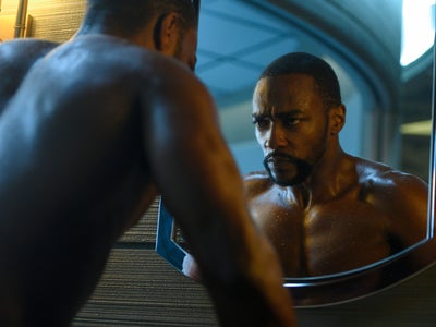 Altered Carbon : Anthony Mackie se bat avec lui-même dans la saison 2