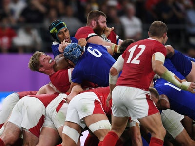 Rugby : un coup de coude, un carton rouge et une polémique