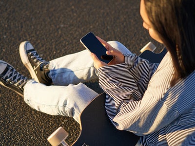 Usage scolaire, streaming, r&Atilde;&copy;seaux sociaux... Comment les enfants utilisent le smartphone ?
