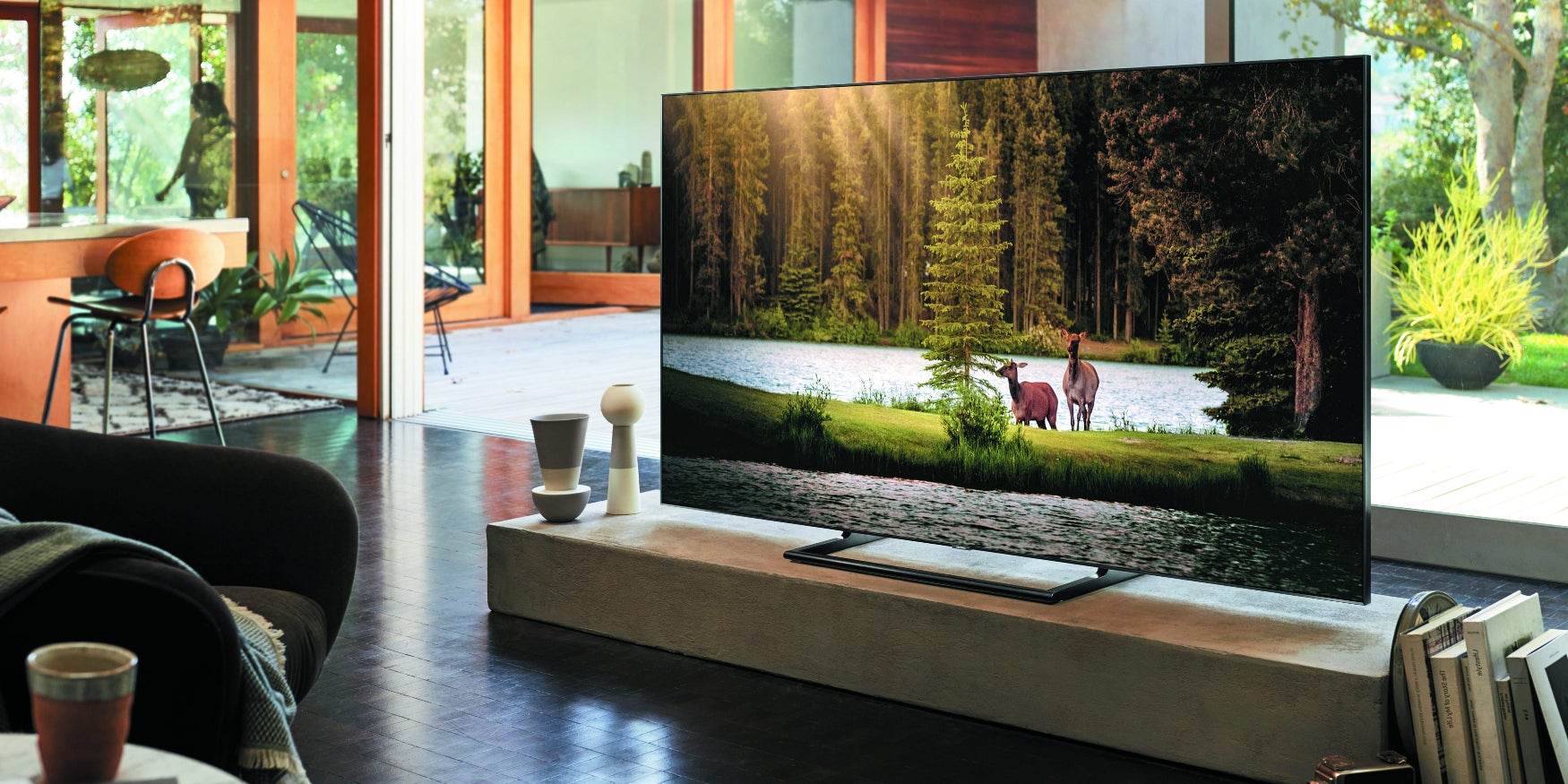 Un téléviseur QLED 4K UHD de la marque Samsung.