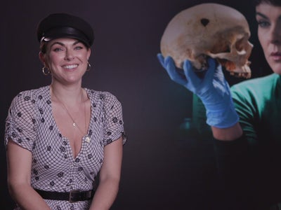 Coroner : Serinda Swan évoque traumatismes et cadavres