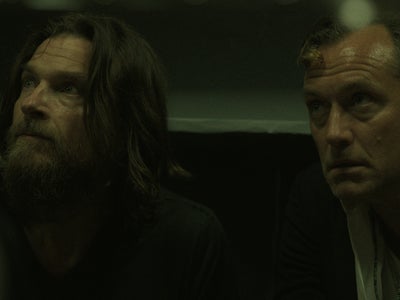 Black Rabbit : la nouvelle série dramatique avec Jude Law et Jason Bateman arrive sur Netflix