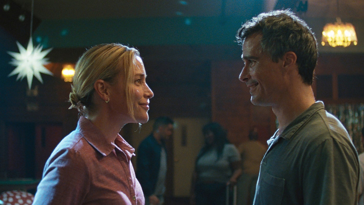 Tina (Piper Perabo) et Adam (Parick Hivon) dans "Amour Apocalypse"