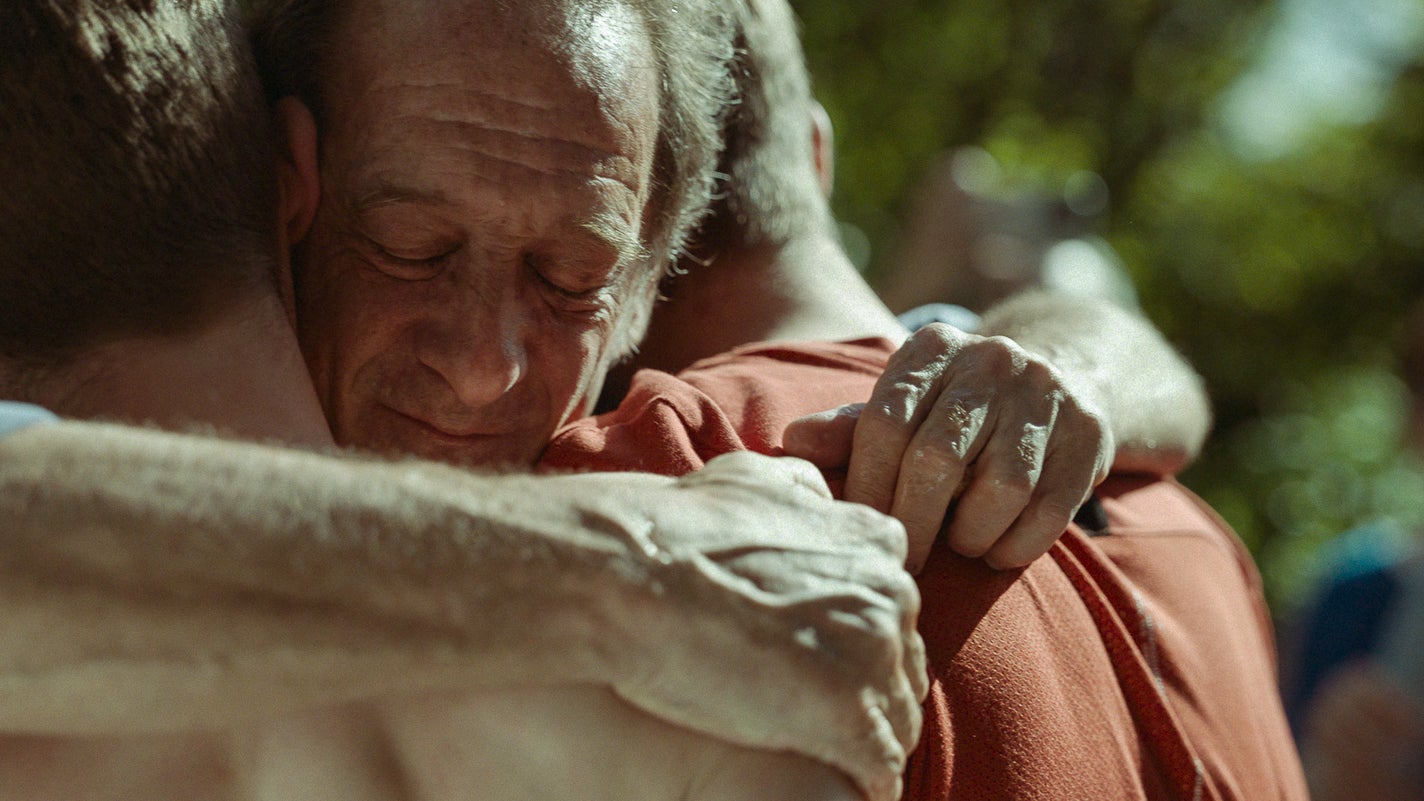 Une des rares scènes sentimentales explicites entre Pierre et ses fils Une des rares scènes sentimentales explicites entre Pierre et ses fils