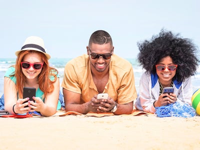 Forfaits mobile : vague de promos chez SFR, jusqu'à -80%