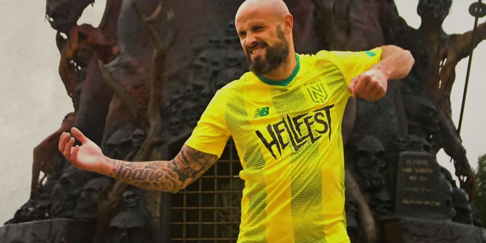 Nicolas Pallois nous sort son plus beau jeu... d'air guitare !