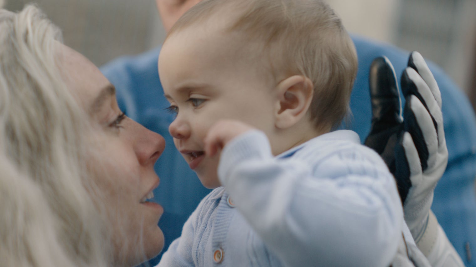 Sue Storm/Richards est dépeinte comme une maman, mais non pas moins une héroïne capable des plus grands tours de force