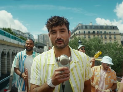 Fais-le : Jérémy Frérot invite à danser sur son nouveau clip