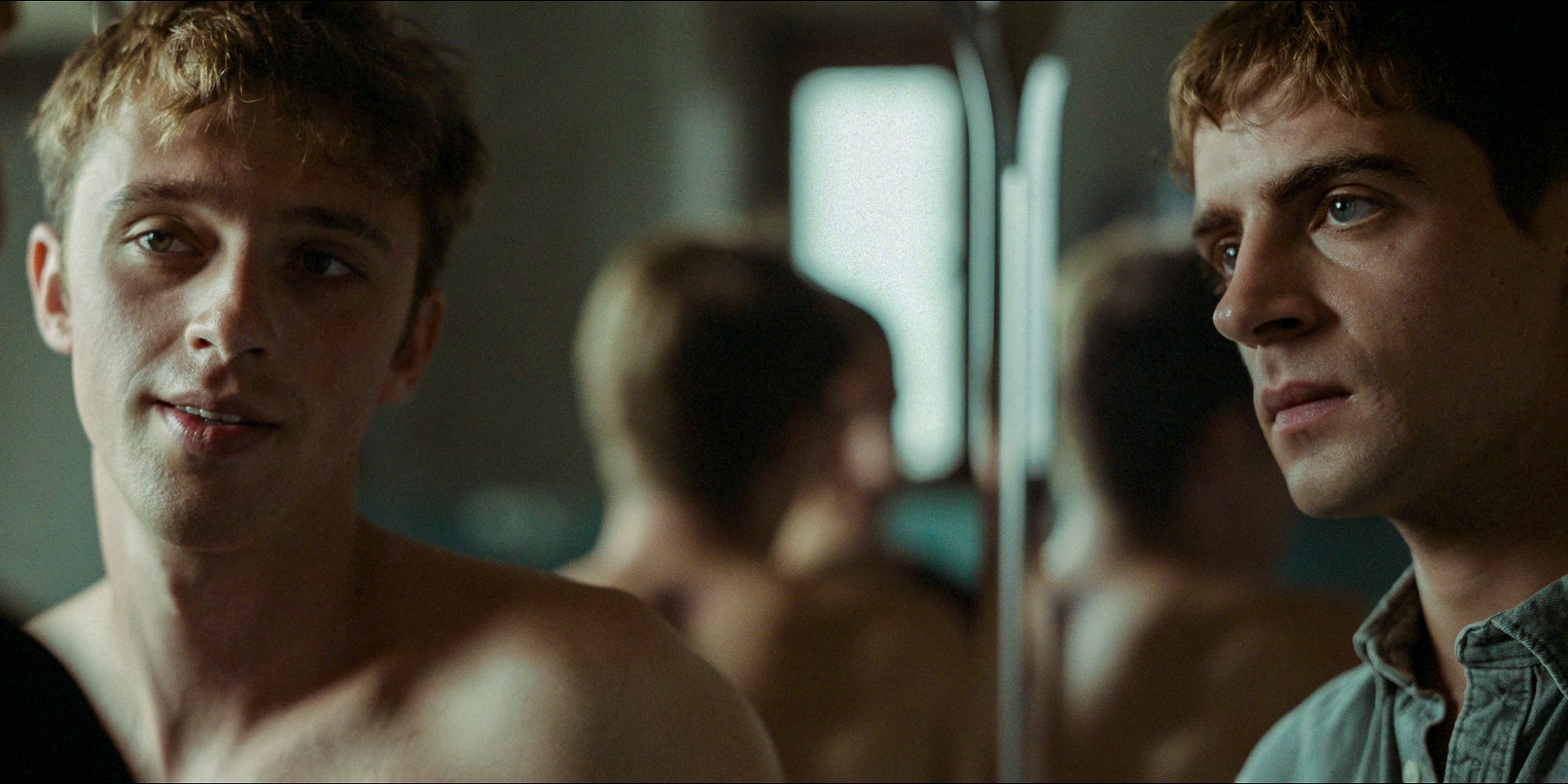 Fus (Benjamin Voisin) et Louis (Stéfan Crépon) jouent deux frères aux destinx bien différents