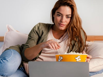 Accéder à Netflix, Disney+ ou HBO Max avec un VPN est-il vraiment autorisé et sans risque ?