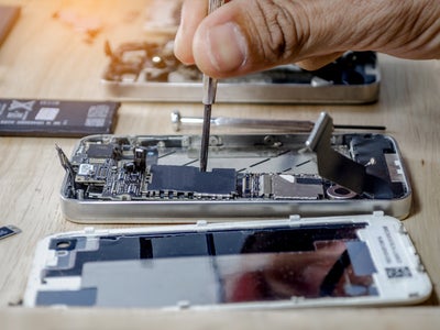 Bientôt le retour des batteries remplaçables dans les smartphones ?