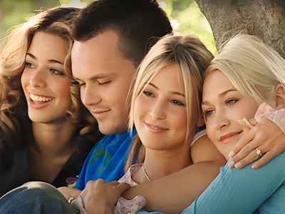 Marqué par une mort tragique, S Club 7 revient avec un nouveau single