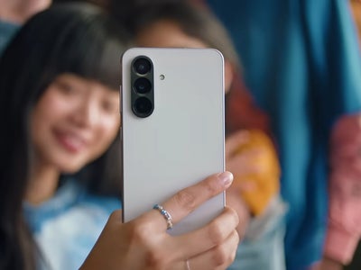 Shopping d'été : le Samsung Galaxy A56 5G à 1€ chez SFR