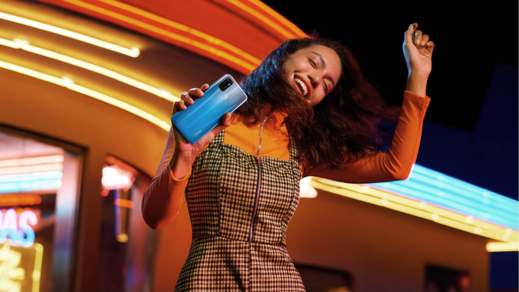 Le design du OPPO A53s particulièrement soigné pour un modèle d'entrée de gamme