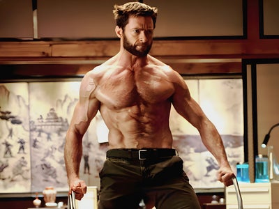 Deadpool 3 : la première image de Wolverine en costume jaune enflamme la Toile