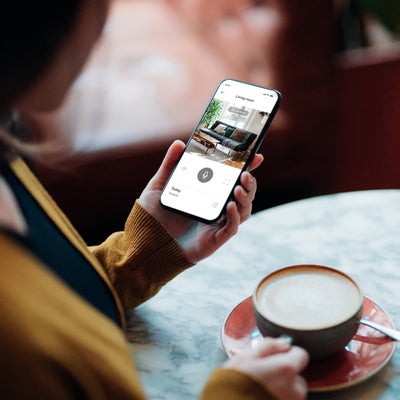 Comment transformer son smartphone en caméra de surveillance pendant les vacances ?