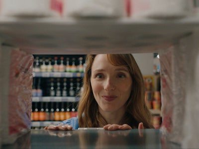 Une fille en or sur CINÉ+ OCS : quand la peur d'aimer devient une comédie