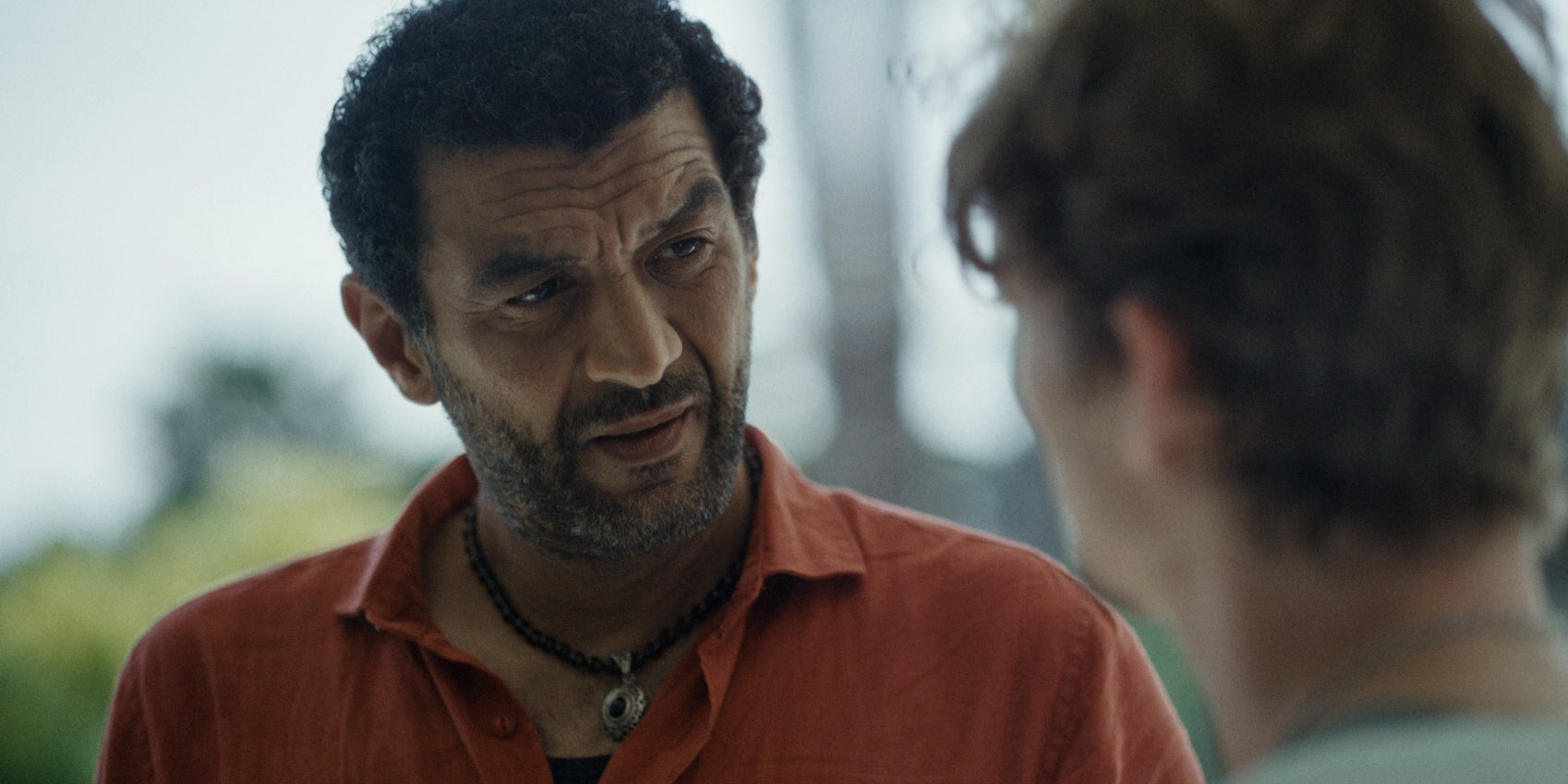 Ramzy Bedia dans la série ''D'Argent et de Sang'', disponible sur Canal+.