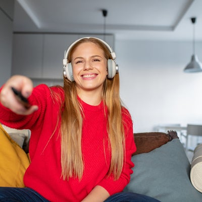 Peut-on connecter des écouteurs ou un casque sans fil à sa TV ?