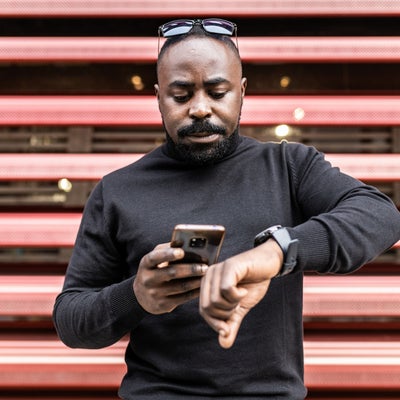 Comment vérifier que mon smartphone va bien changer d'heure automatiquement ?