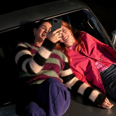 Google Pixel 9a vs iPhone 16e : le comparatif