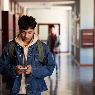 Rentrée 2025 : du changement à venir pour l’usage du smartphone au collège