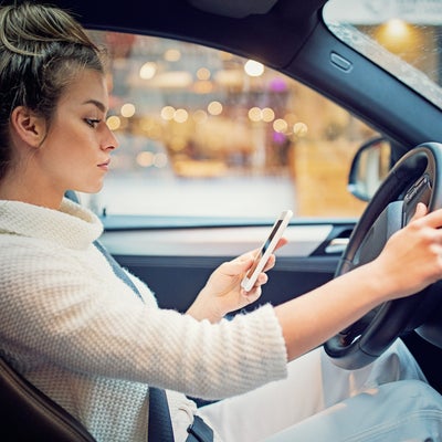 On sait pourquoi les péages font buguer votre téléphone en Bluetooth dans la voiture