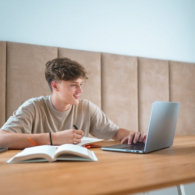 Bon plan : la Box 5G de SFR, parfaite pour les étudiants, bénéficie d’une offre -26 ans !