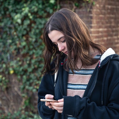Réseaux sociaux interdits aux moins de 15 ans : que dit vraiment la nouvelle loi ?