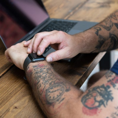 Les tatouages empêchent-ils votre montre connectée de fonctionner correctement ?
