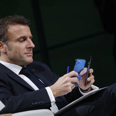Arnaque : attention à ces faux SMS signés Emmanuel Macron