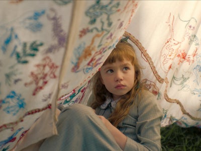 La Maison aux Esprits sur Prime Video : quelles différences avec le film ?